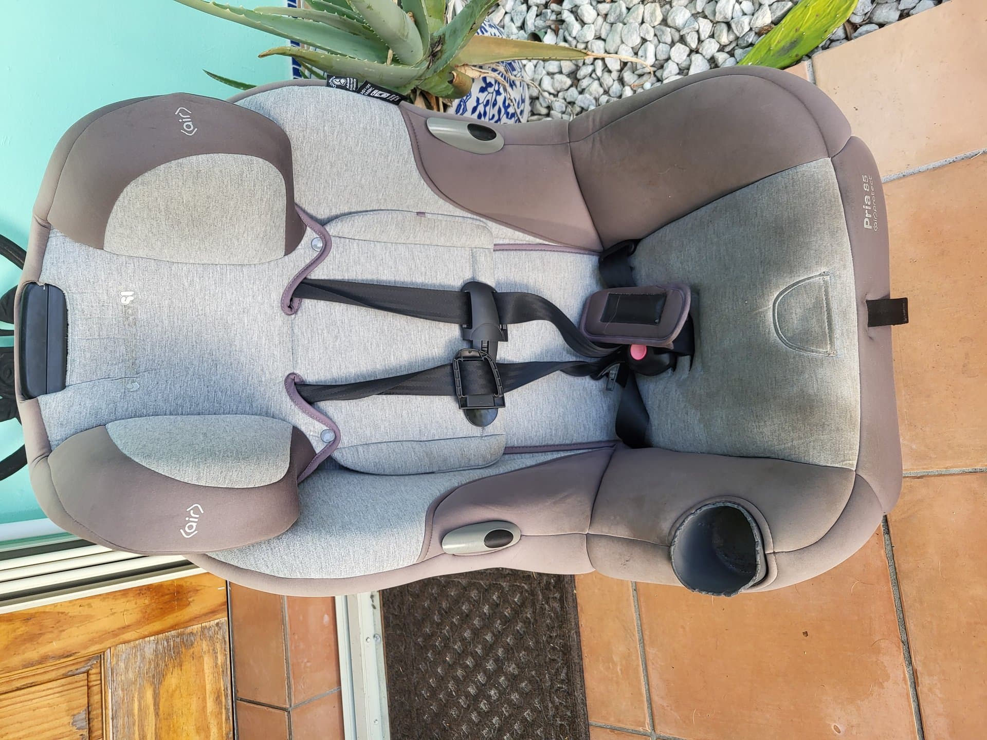 Car seat  — image 1 of 3