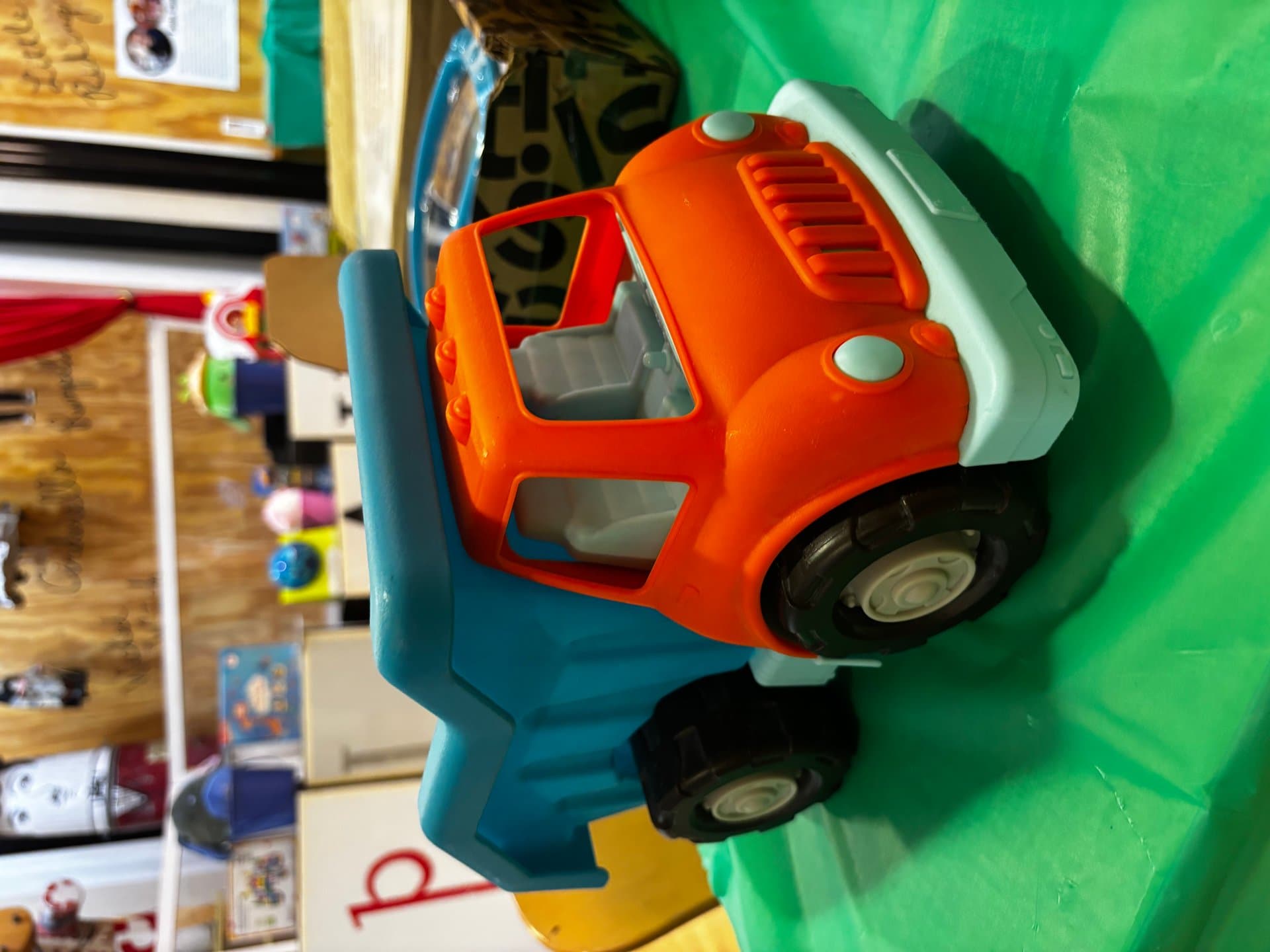Truck — image 1 of 1