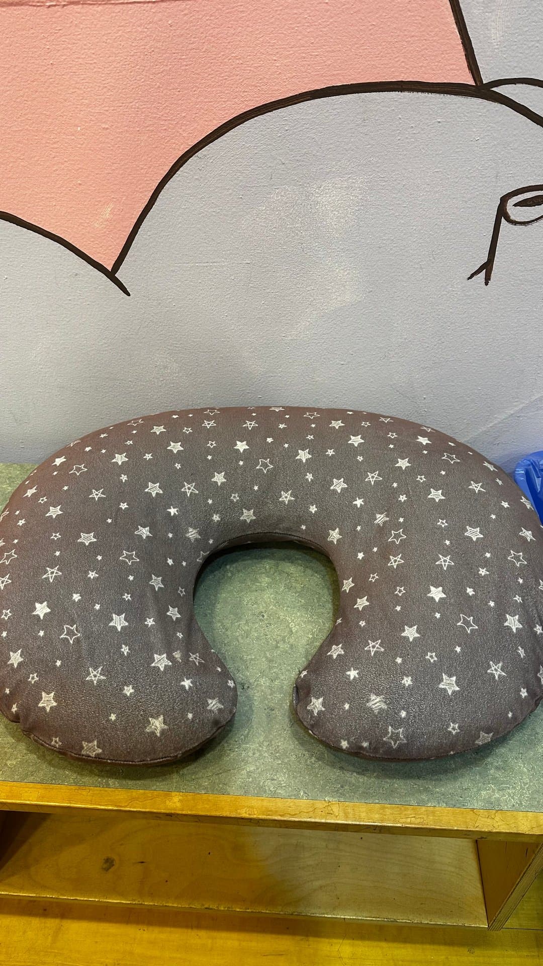 breastfeeding pillow — image 1 of 1