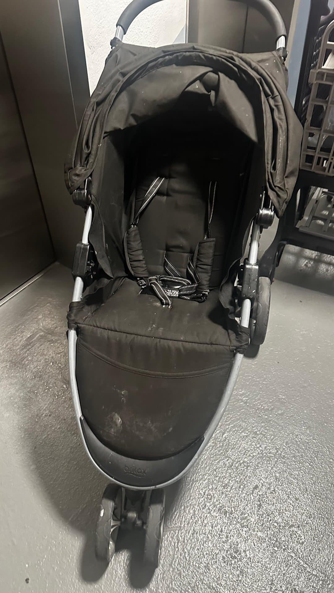 Stroller — image 1 of 3